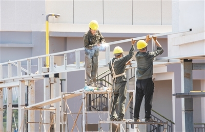 抢抓有利时段推进项目建设